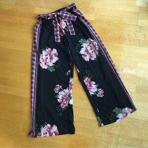 Love Ari Wide Leg, High Rise, Flowy, Floral Pants, Black, Pink, Size 2X